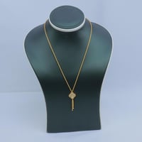 سلسال ذهب تصميم الفان كليف عيار 21 وزن 3.9 جرام