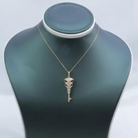 تعليقة ذهب عيار 18 مفتاح الألماس وزن 3.74 جرام