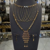 طقم ذهب مع المخنق ناعم عيار 21 وزن 8.5 جرام