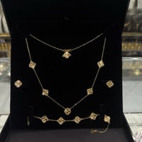 طقم ذهب الفان كليف خمس وردات عيار 21 وزن 17.9 جرام