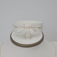 طقم المسيكاء دورين بتصميمه الالماسي عيار 18 وزن 4....