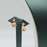 طقم ذهب صافي عيار 18 وزن 5.6 جرام - تصميم انيق