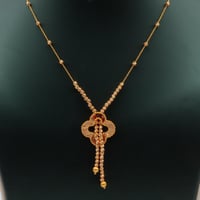 عقد ذهب عيار 21 تعليقة زخرفية وزن 5.45 جرام بتصميم...