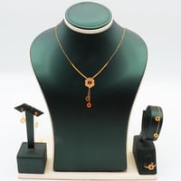 طقم ذهب ناعم عيار 21 وزن 3.52 جرام بتعليقة هندسية