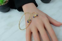 اسوارة مارلي ذهب مع خاتم مزين باللون الازرق تصميم...