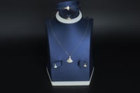 طقم ذهب تصميم بلغاري الماسي عيار 18 وزن 2.7 جرام