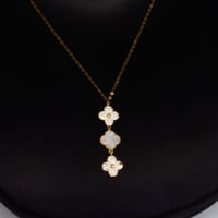 سلسال ذهب الفان كليف تصميم الماسي باللون الصدفي عي...