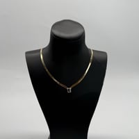 عقد ذهب الفلات تصميم الماسي باللون الكحلي عيار 18...