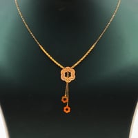 طقم ذهب ناعم عيار 21 وزن 3.52 جرام بتعليقة هندسية