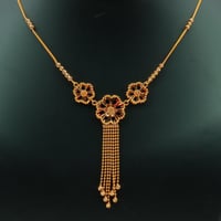 عقد ذهب عيار 21 تصميم زهور وزن 8 جرام بتعليقة متدل...