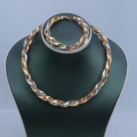 كلكشن عقد وأسوارة فخم عيار 18 – الحرير بالألوان ال...