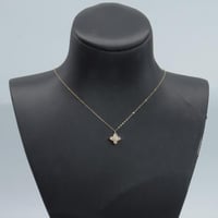 سلسال ذهب روبيرتو كوين اللون الابيض تصميم الماسي ع...