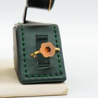 طقم ذهب ناعم عيار 21 وزن 3.52 جرام بتعليقة هندسية