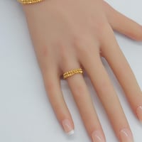 اسوارة مع خاتم ذهب عيار 21 بتصميم الدوريكاء وزن 7....