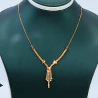 طقم ذهب مميز عيار 21 وزن 7.99 جرام بتصميم ناعم مع...