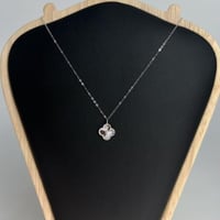 سلسال الفان كليف ذهب ابيض نواعم تصميم الماس وزن 0....