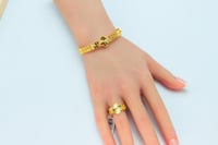 سوارة ذهب الفان كليف مع الخاتم عيار 21 وزن 14.36 ج...