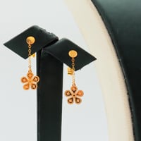 طقم ذهب ناعم عيار 21 وزن 3.54 جرام بتصميم زهري