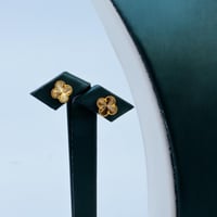 طقم ذهب الفان كليف ثلاث وردات ناعم لبس يومي عيار 2...