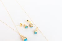 طقم ذهب مارلي نواعم بتصميم اللون التيفاني عيار 18...