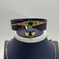 طقم الفراشة ترند مطعم بفص اخضر عيار 21