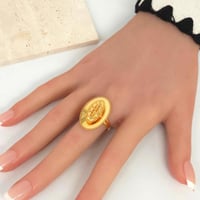 خاتم ذهب عيار 21 بتصميم دوريكاء بيضاوي بوزن 3.6 جر...