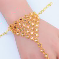 كف ذهب بخاتم تصميم ملكي فاخر عيار 21 وزن 10.13 جرا...