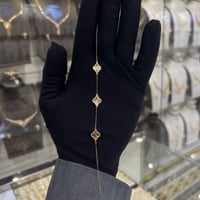 اسوارة فان كليف ذهب عيار 18 ثلاث وردات وزن 1.5 جرا...