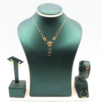 طقم ذهب صافي عيار 18 – تصميم دوائري ناعم بوزن 6.56...