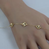 اسوارة فان كليف ذهب عيار 18 ثلاث وردات وزن 1.5 جرا...