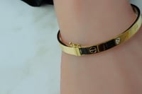 سوارة ذهب ناعمة تصميم اللوف الالماسي عيار 18