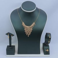 طقم شبكة ذهب للعروس عيار 21 بتصميم الماسى وزن 5.44...