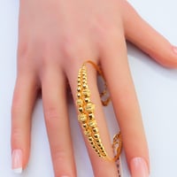 اسوارة ذهب بتفاصيل كروية أنيقة عيار 21 وزن 6.97 جر...