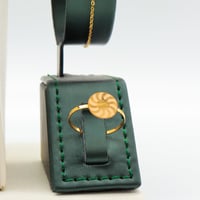 طقم ذهب ناعم عيار 21 وزن 3.68 جرام بتعليقة دائرية