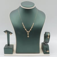 طقم ذهب تصميم الماسي عيار 18 وزن 6.2 جرام