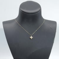 سلسال ذهب روبيرتو كوين اللون الابيض تصميم الماسي ع...