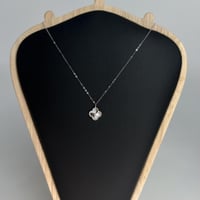 سلسال الفان كليف ذهب ابيض نواعم تصميم الماس وزن 0....