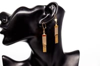 حلق ذهب راقي عيار 18 – تصميم متدلٍ أنيق - وزن 5 جر...