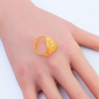 خاتم ذهب عيار 21 تصميم زهري مزخرف وزن 1.9 جرام – ف...