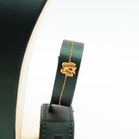 طقم ذهب ناعم عيار 21 وزن 3.55 جرام بتصميم فراشة من...