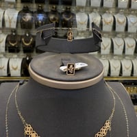 طقم ذهب مع المخنق ناعم عيار 18 وزن 5.25 جرام