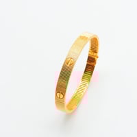 سوارة ذهب لوڤ ترند عيار 21 وزن 13.97 جرام بتصميم ع...