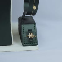 طقم ذهب ناعم عيار 18 بتصميم سبيكة مربع وزن 4.4 جرا...