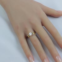 خاتم ذهب عيار 18 تصميم اللوف الألماسي وزن 2.7 جرام...