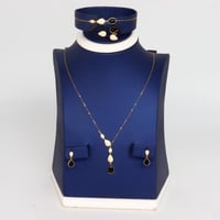 طقم ذهب البوشرون تصميم الماسي عيار 18 وزن 4.5 جرام