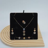 طقم ذهب ايطالي عيار 18 وزن 17.1 جرام