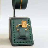 طقم ذهب ناعم عيار 21 وزن 3.58 جرام بتعليقة هندسية...