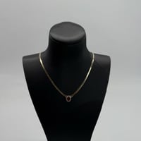 عقد ذهب الفلات تصميم الماسي باللون الاحمر عيار 18...