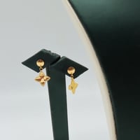 طقم ذهب ناعم عيار 18 وزن 6.28 جرام – تصميم راقي لل...