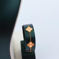 طقم ذهب تصميم الفان كليف ثلاث وردات عيار 21 وزن 6....